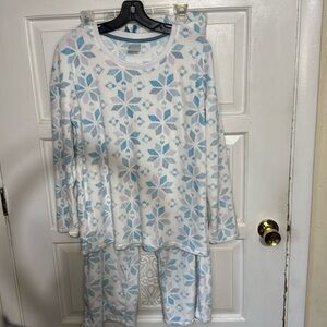 Fleece Sleep Zenista  Snowflake Pattern 2 Piece PJ’s/Lounge Wear Large